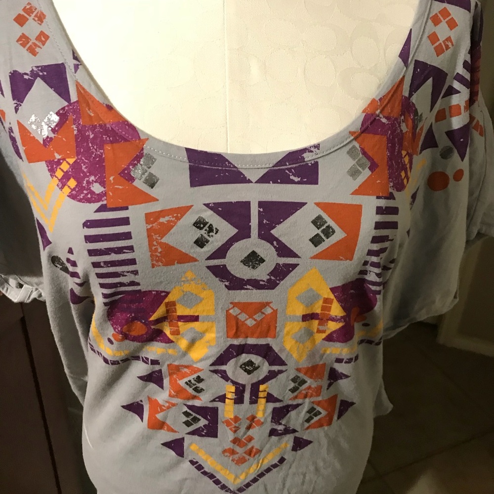 Grey short sleeved tribal print top - Picture 3 of 4